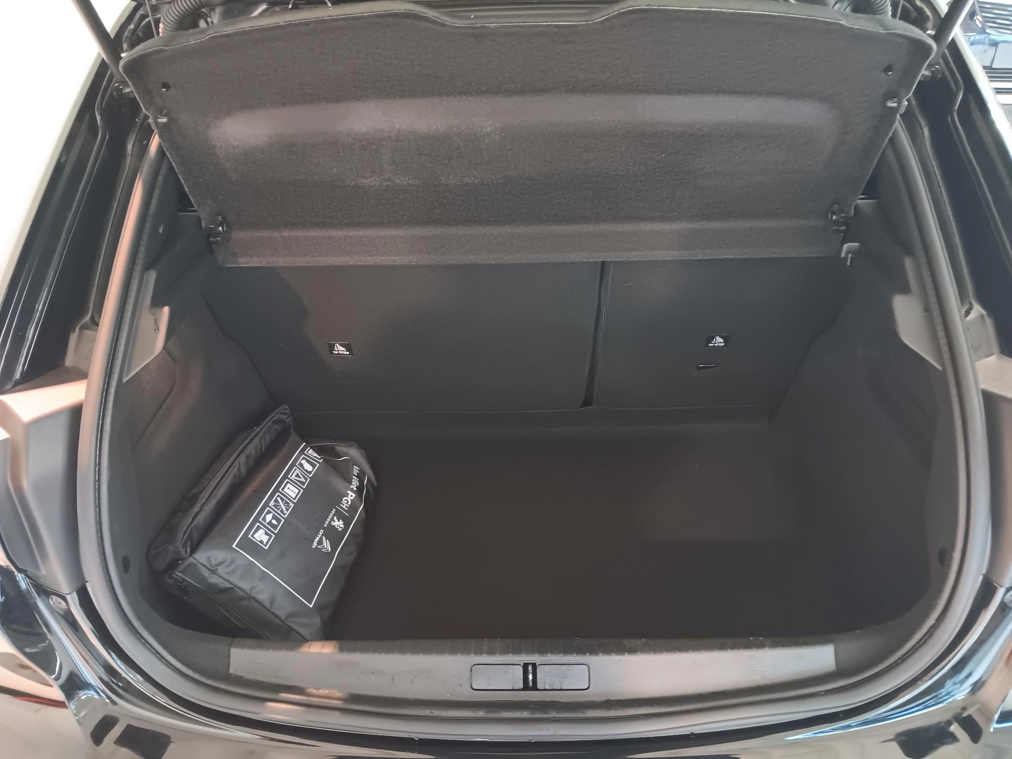 Hoofdafbeelding Peugeot e-208