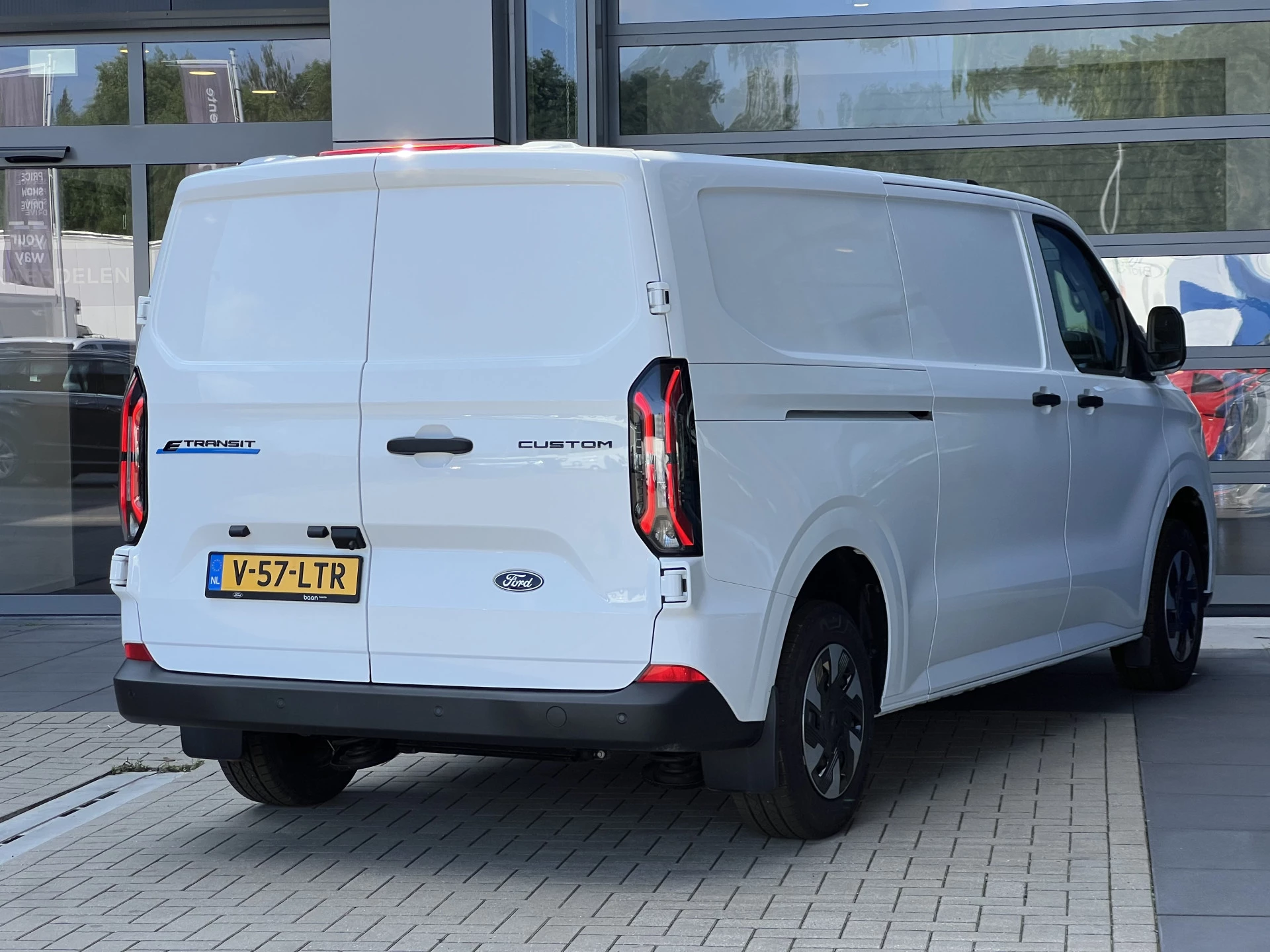 Hoofdafbeelding Ford E-Transit Custom