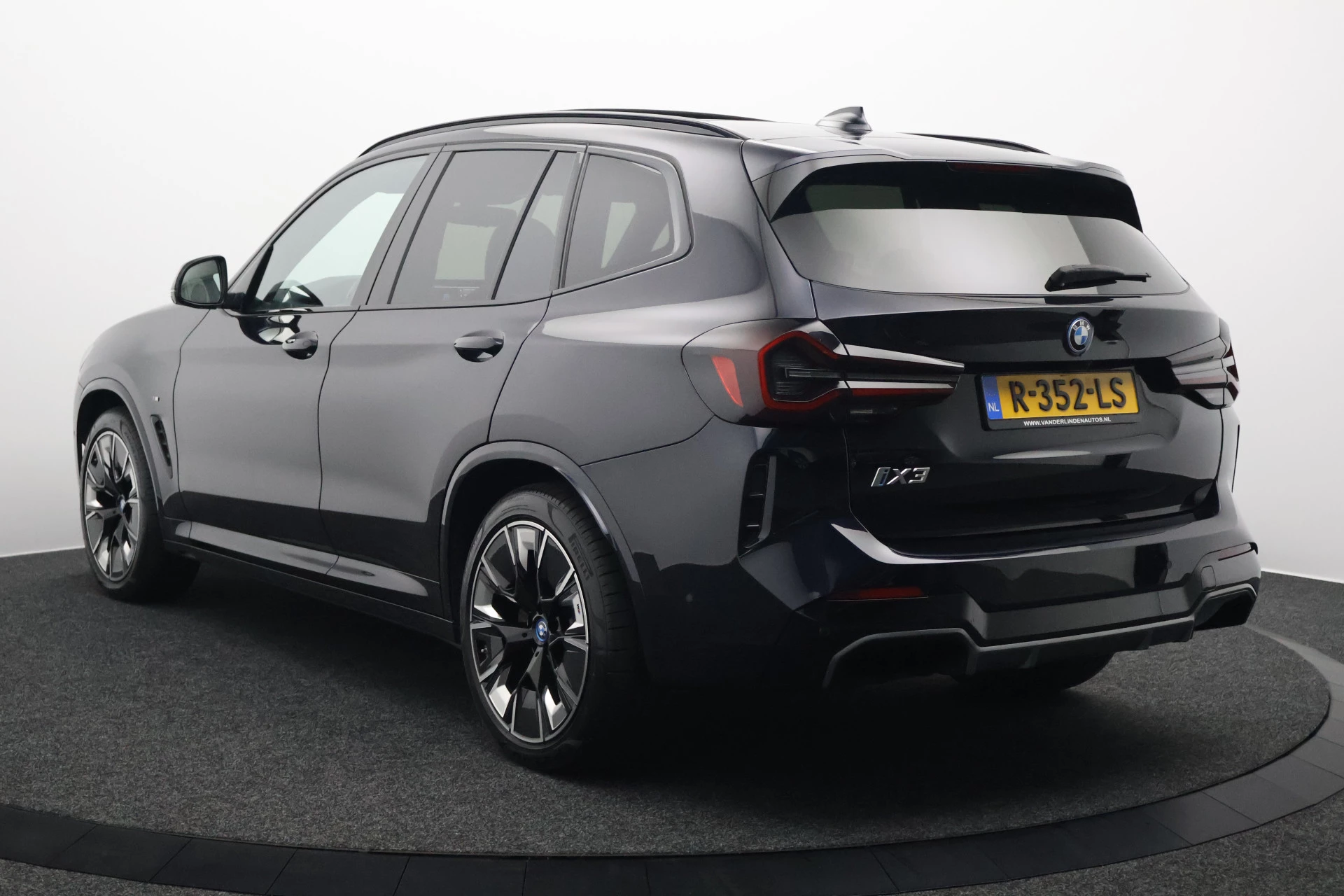 Hoofdafbeelding BMW iX3