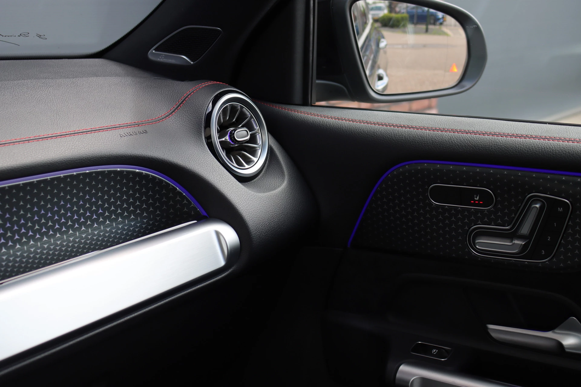 Hoofdafbeelding Mercedes-Benz EQB