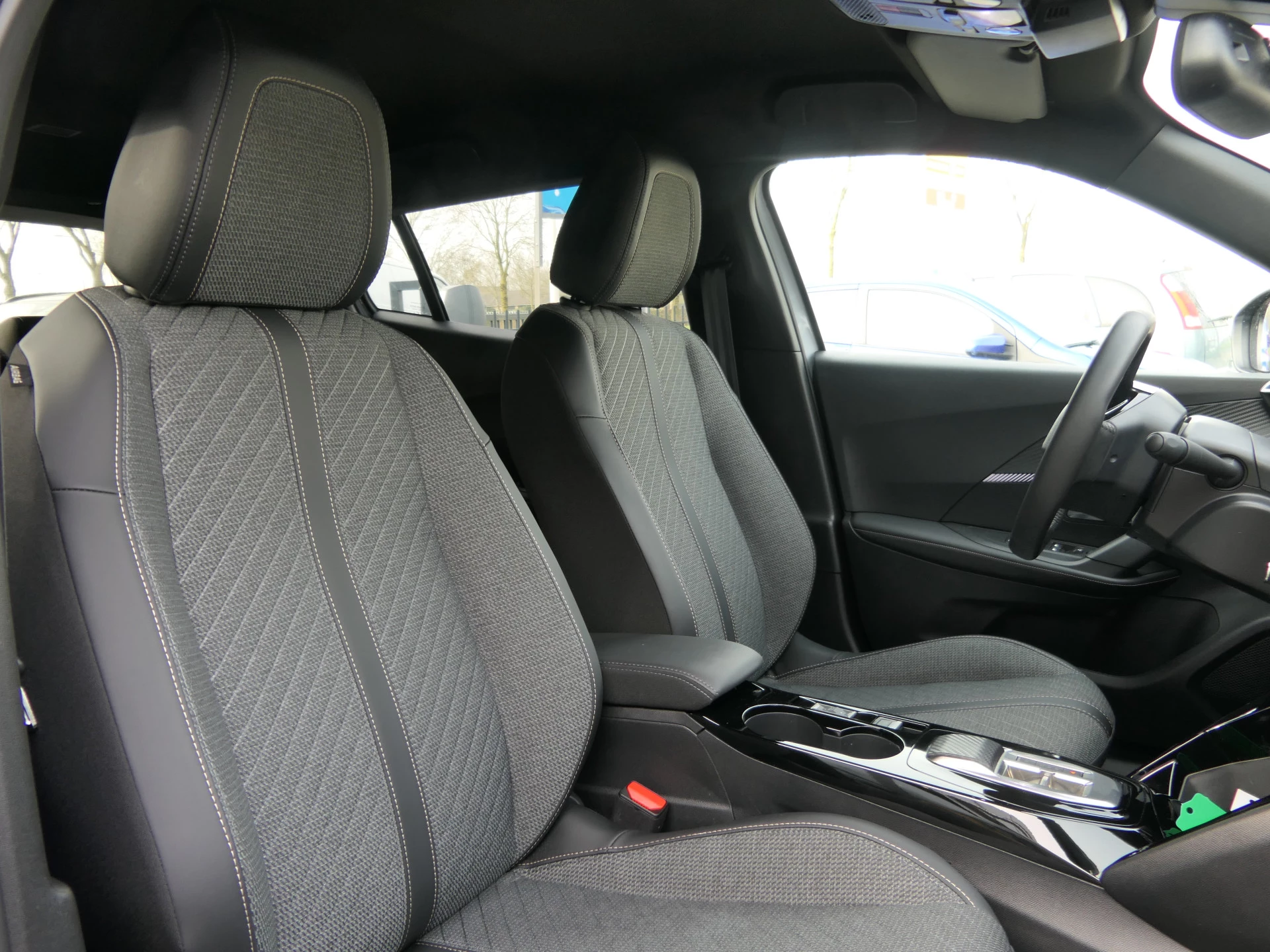 Hoofdafbeelding Peugeot e-2008