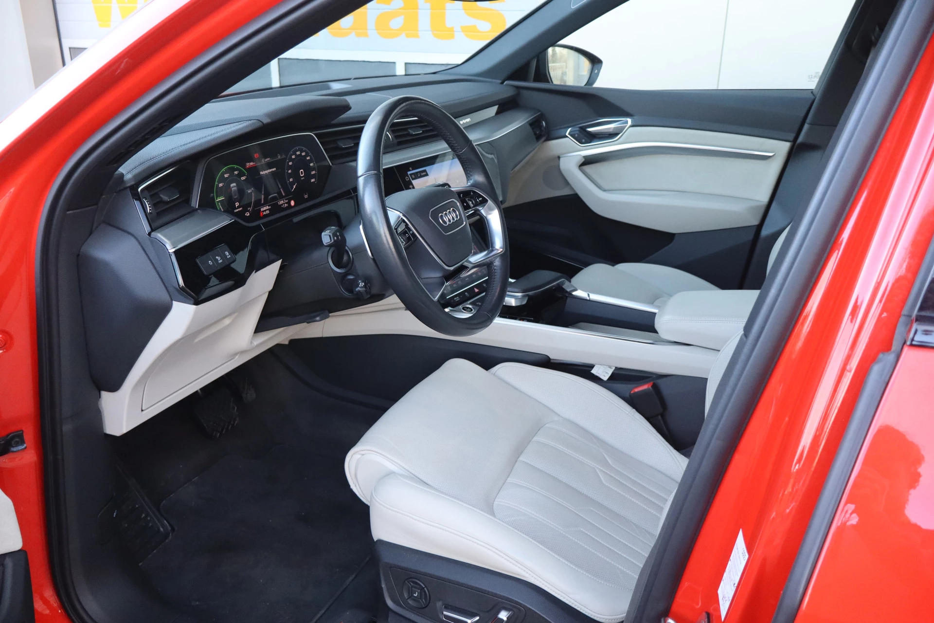 Hoofdafbeelding Audi e-tron