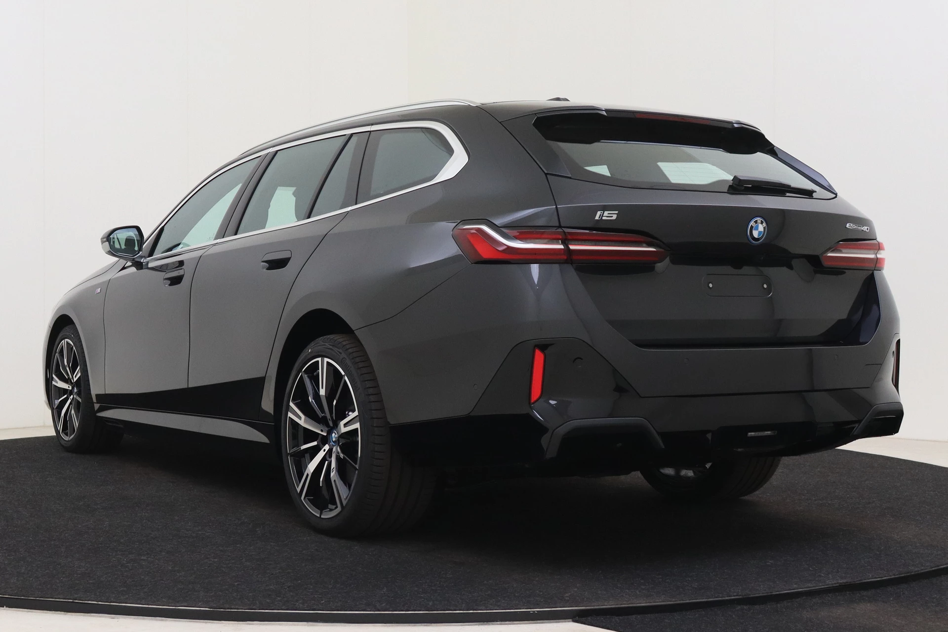 Hoofdafbeelding BMW i5