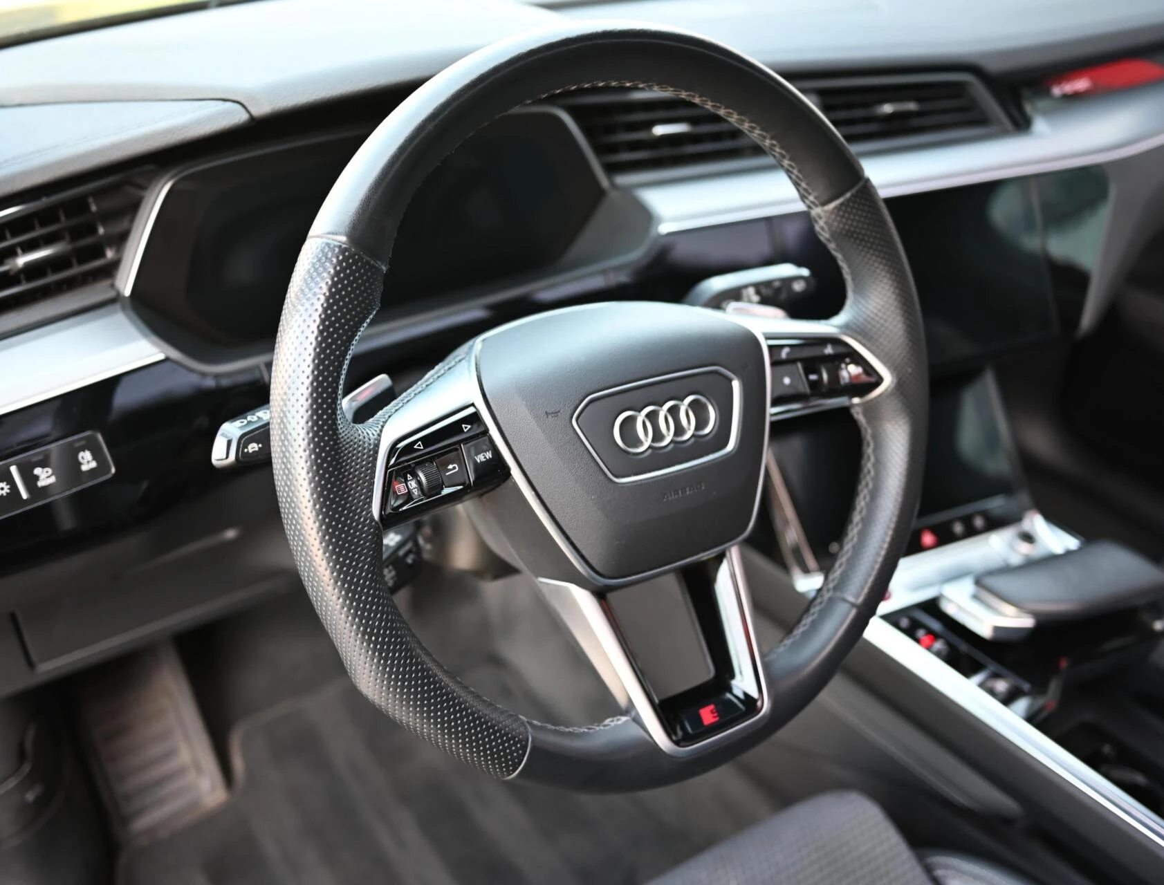 Hoofdafbeelding Audi e-tron
