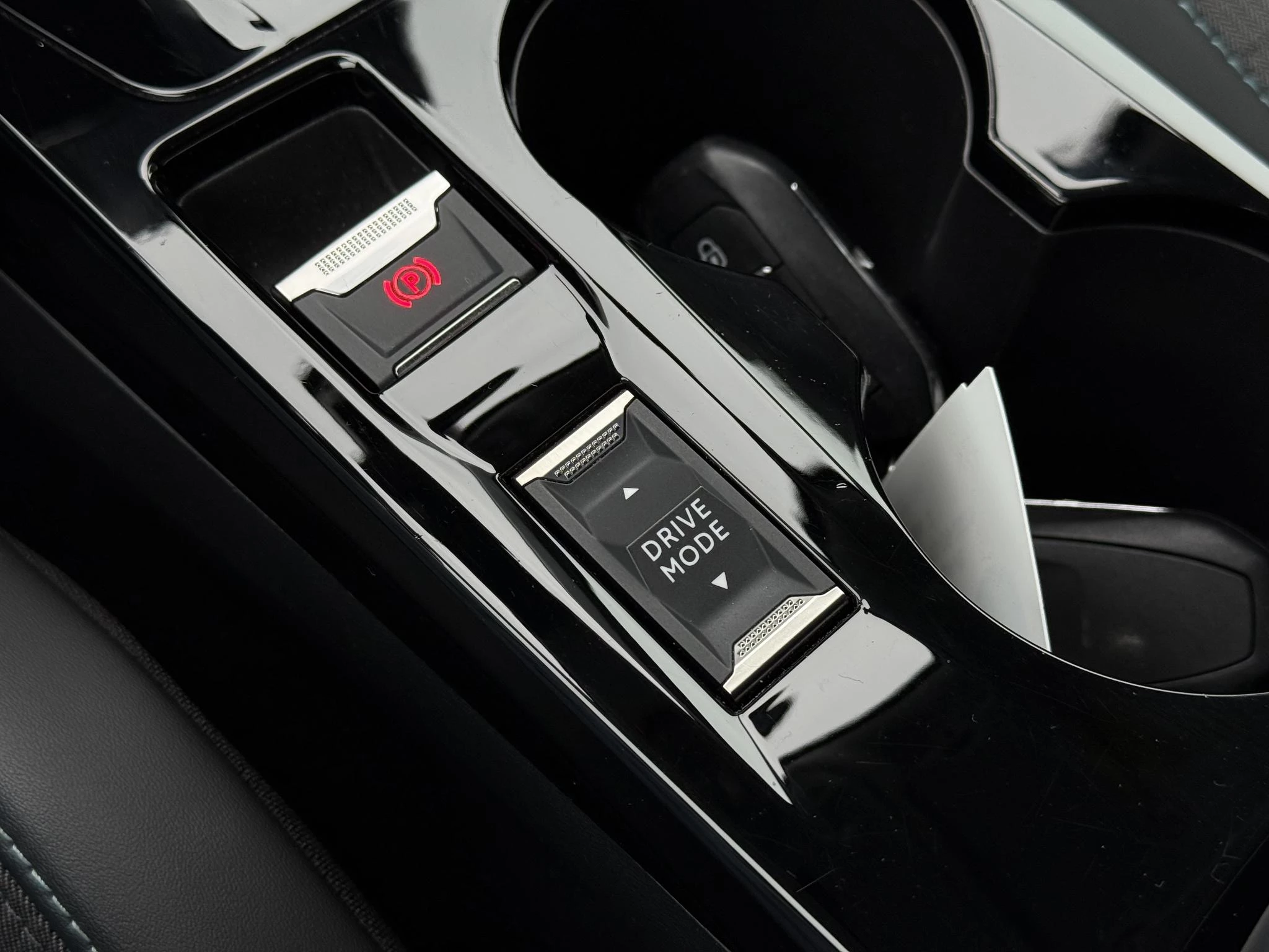 Hoofdafbeelding Peugeot e-2008