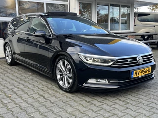 Volkswagen Passat Variant 1.6 TDI R-Line Panoramadak Virtual cockpit LED koplampen Camera Trekhaak KESSY Stoelverwarming