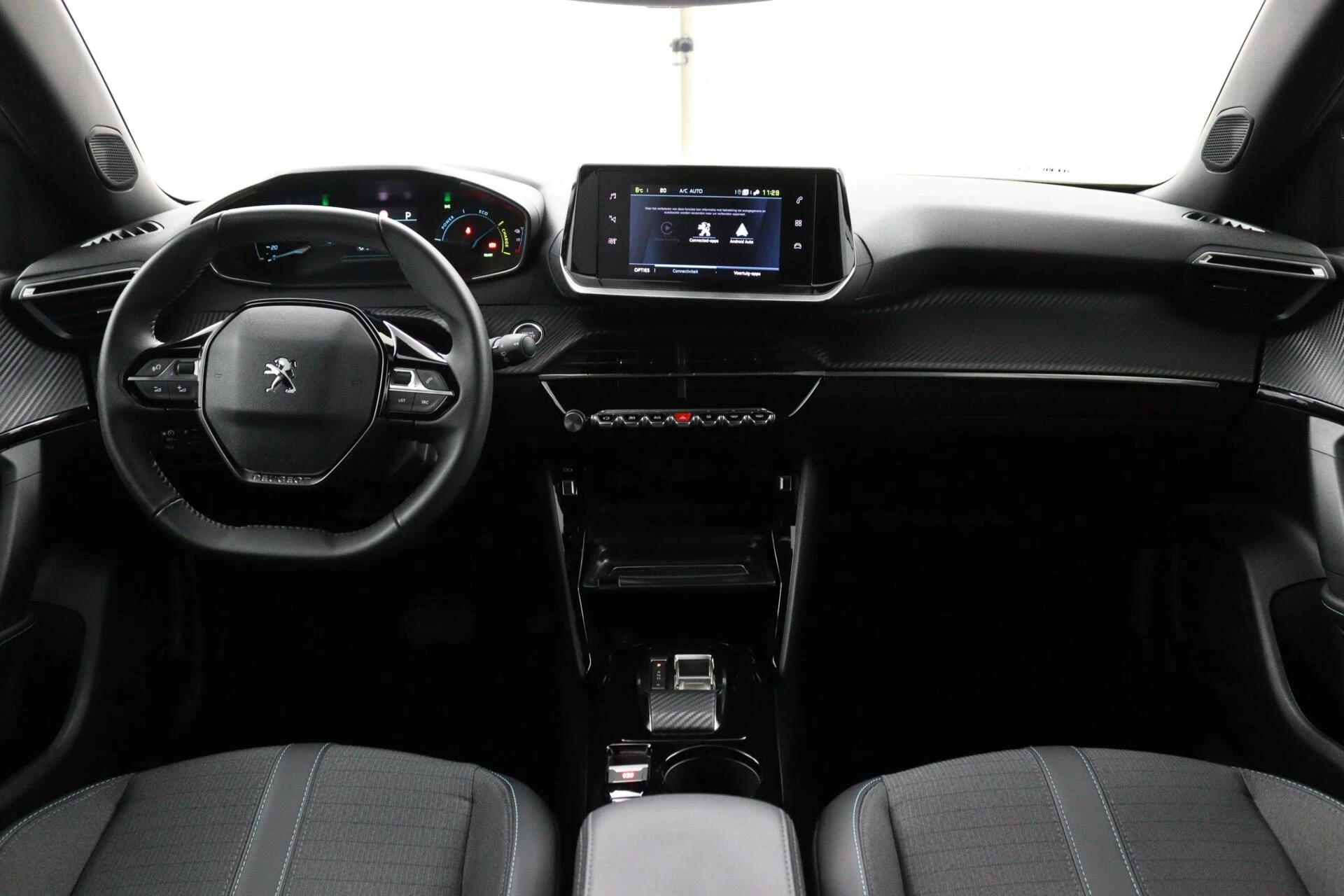 Hoofdafbeelding Peugeot e-2008