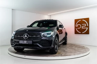 Hoofdafbeelding Mercedes-Benz GLC Mercedes-Benz GLC Coupé 300e 4MATIC Premium+ AMG 334PK | Panp | Sfeer | Burmester | CarPlay | 12 MND Garantie!