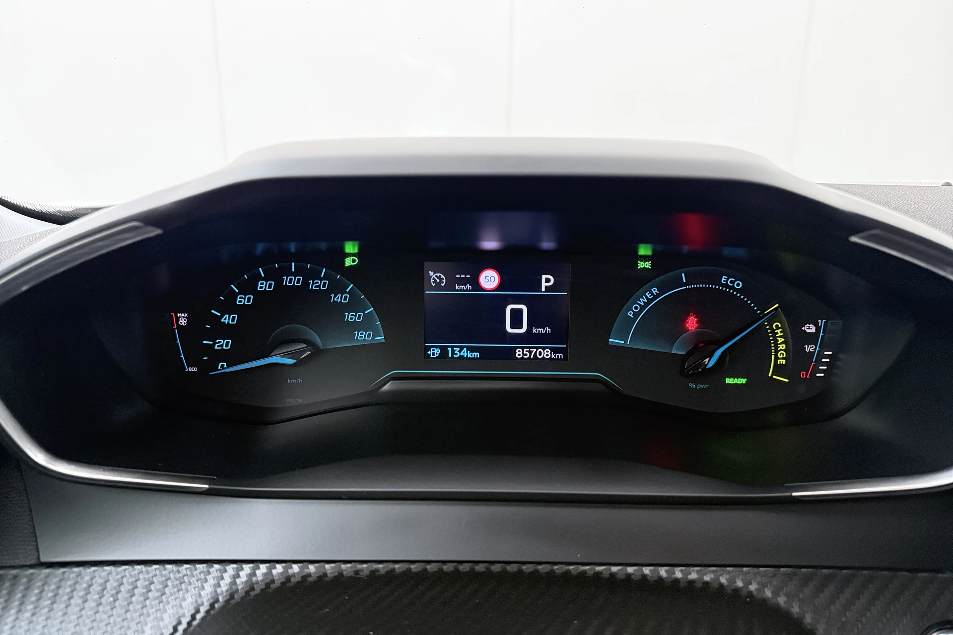 Hoofdafbeelding Peugeot e-2008