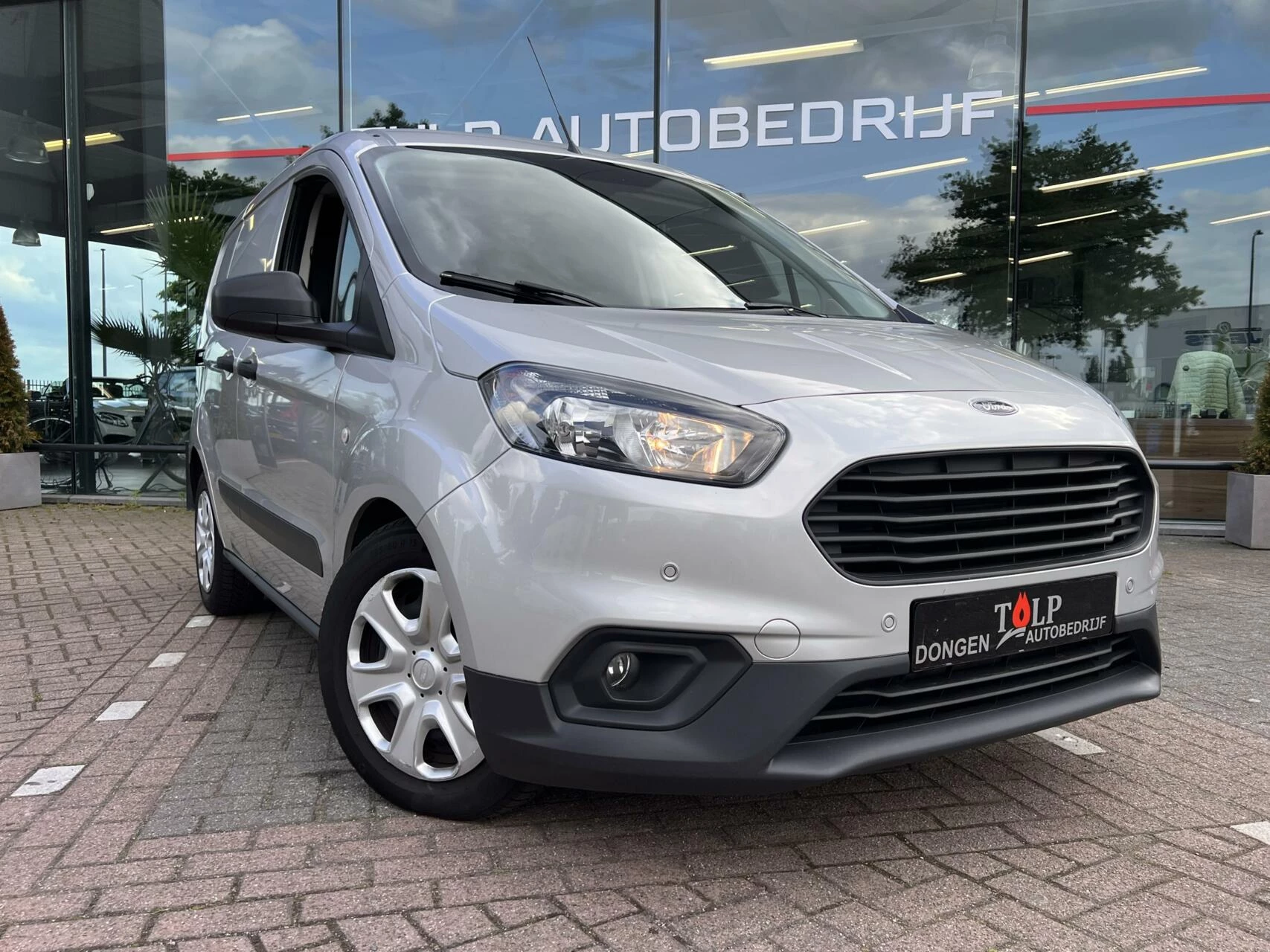 Hoofdafbeelding Ford Transit Courier