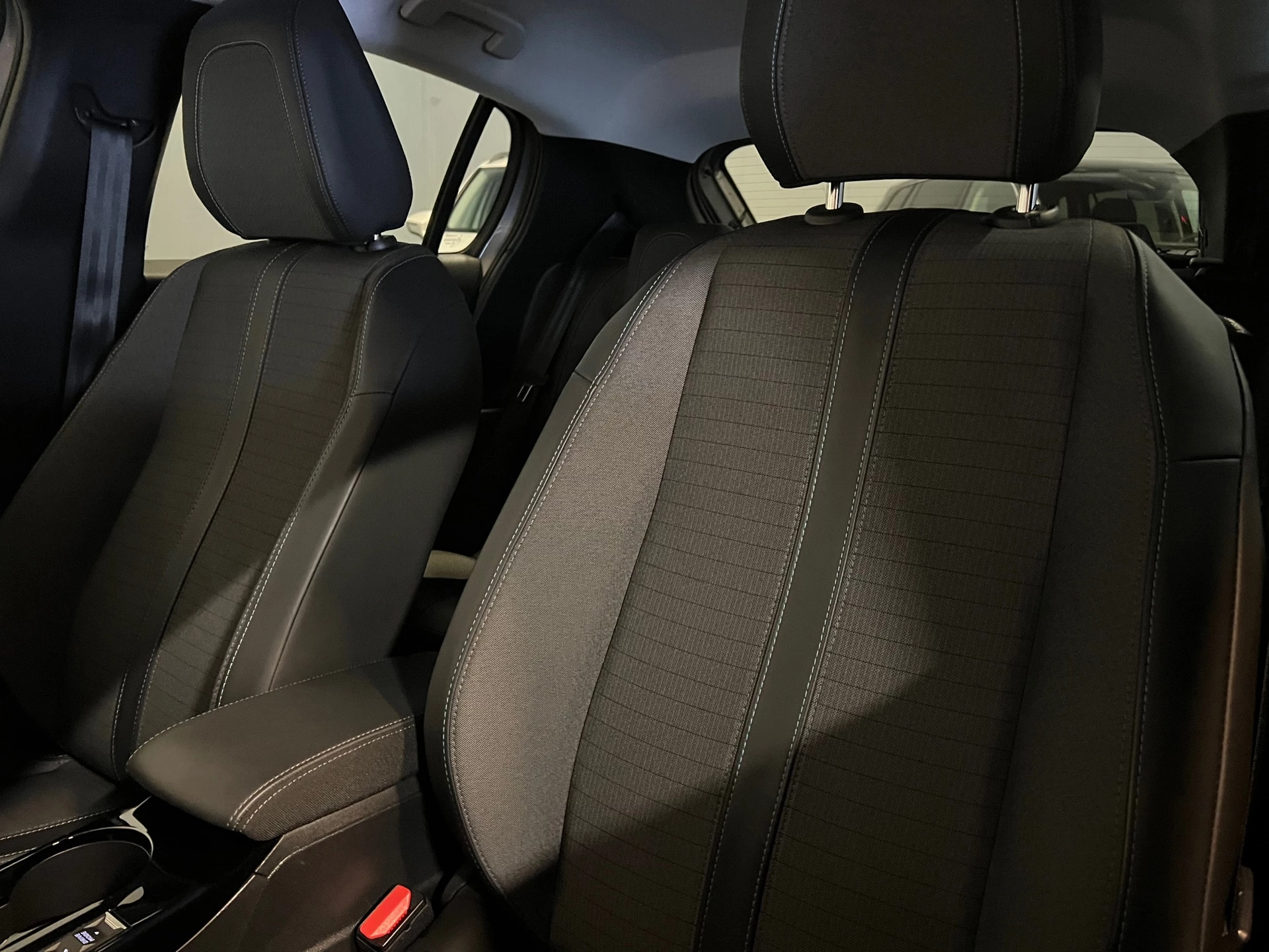 Hoofdafbeelding Peugeot e-208