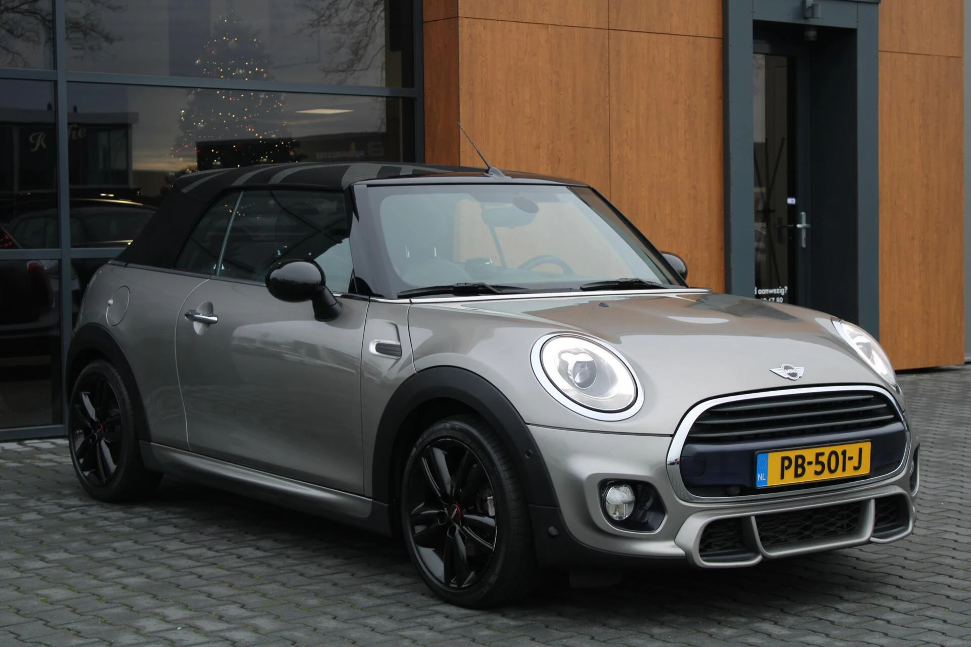 Hoofdafbeelding MINI Cabrio