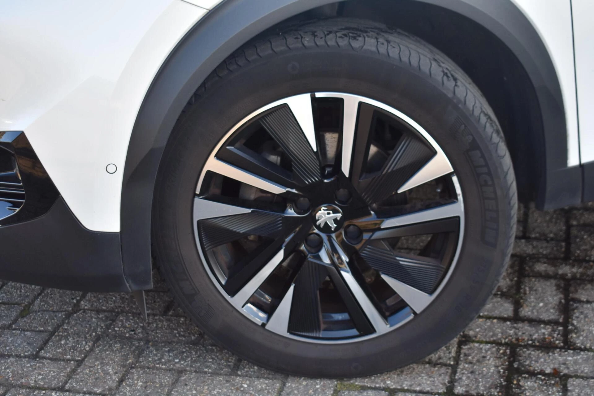 Hoofdafbeelding Peugeot e-2008