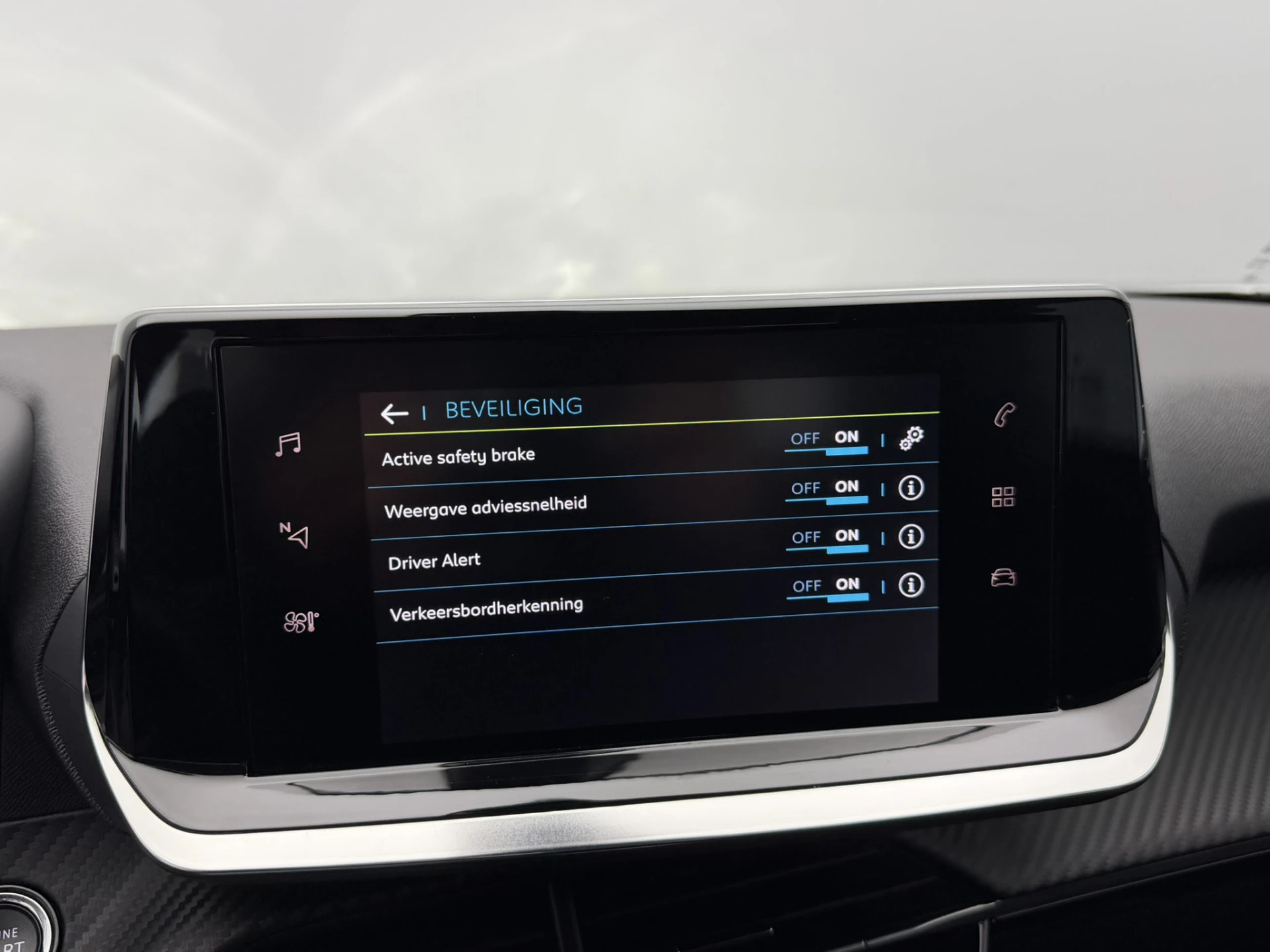 Hoofdafbeelding Peugeot e-2008