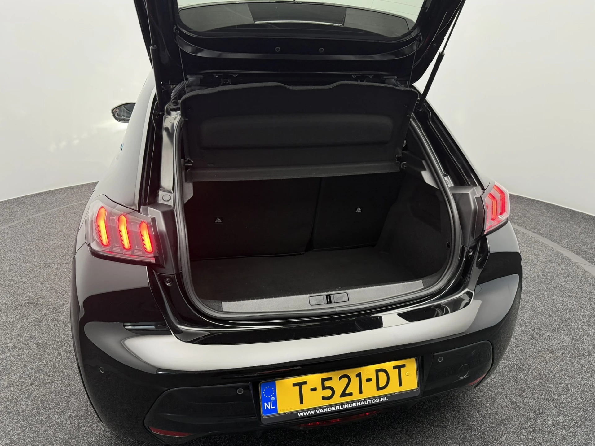 Hoofdafbeelding Peugeot e-208