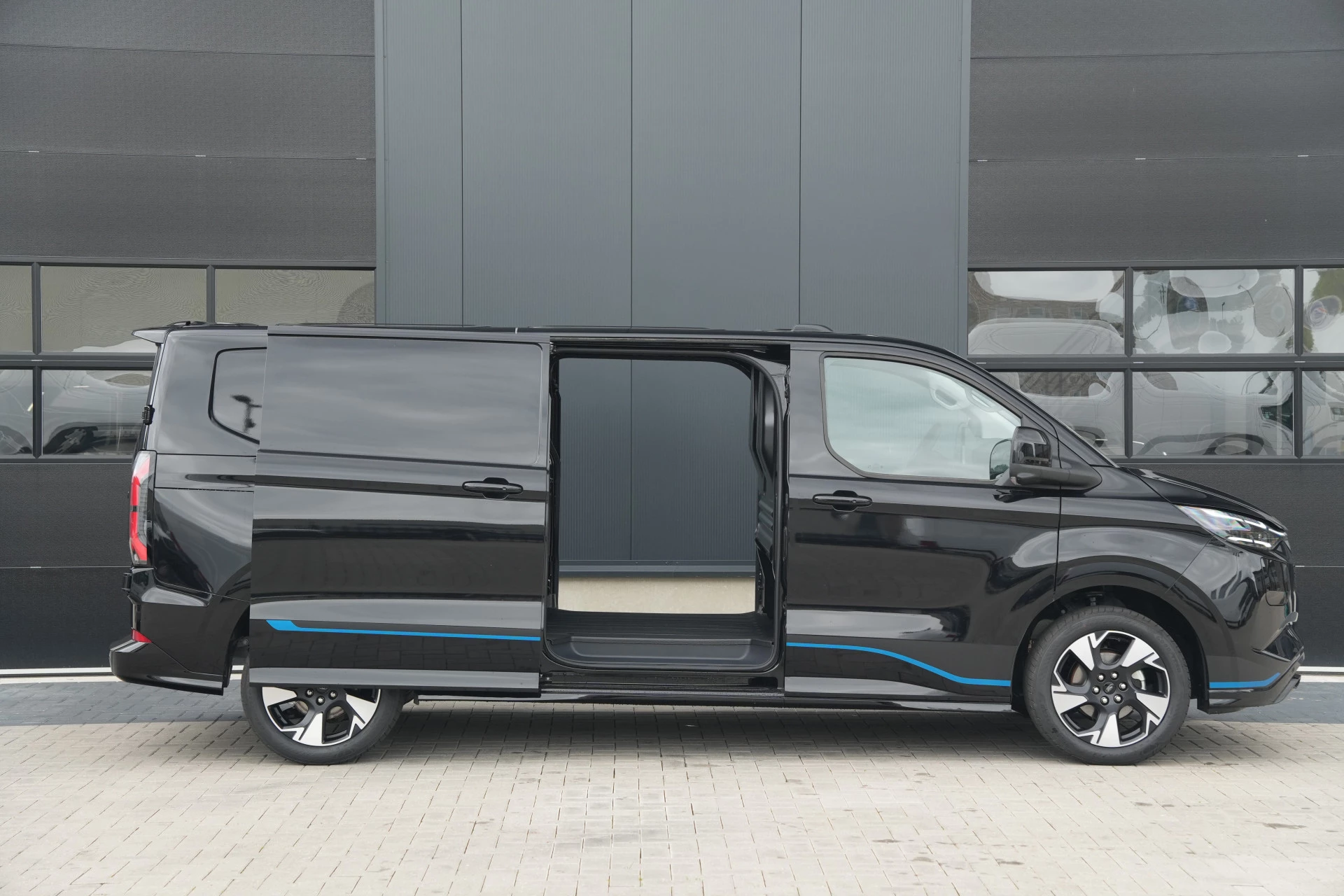 Hoofdafbeelding Ford E-Transit Custom