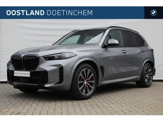 Hoofdafbeelding BMW X5 BMW X5 xDrive50e High Executive M Sport Automaat / Panoramadak / Trekhaak / Comfortstoelen / Parking Assistant Professional / Soft-Close / Active Steering / Stoelventilatie