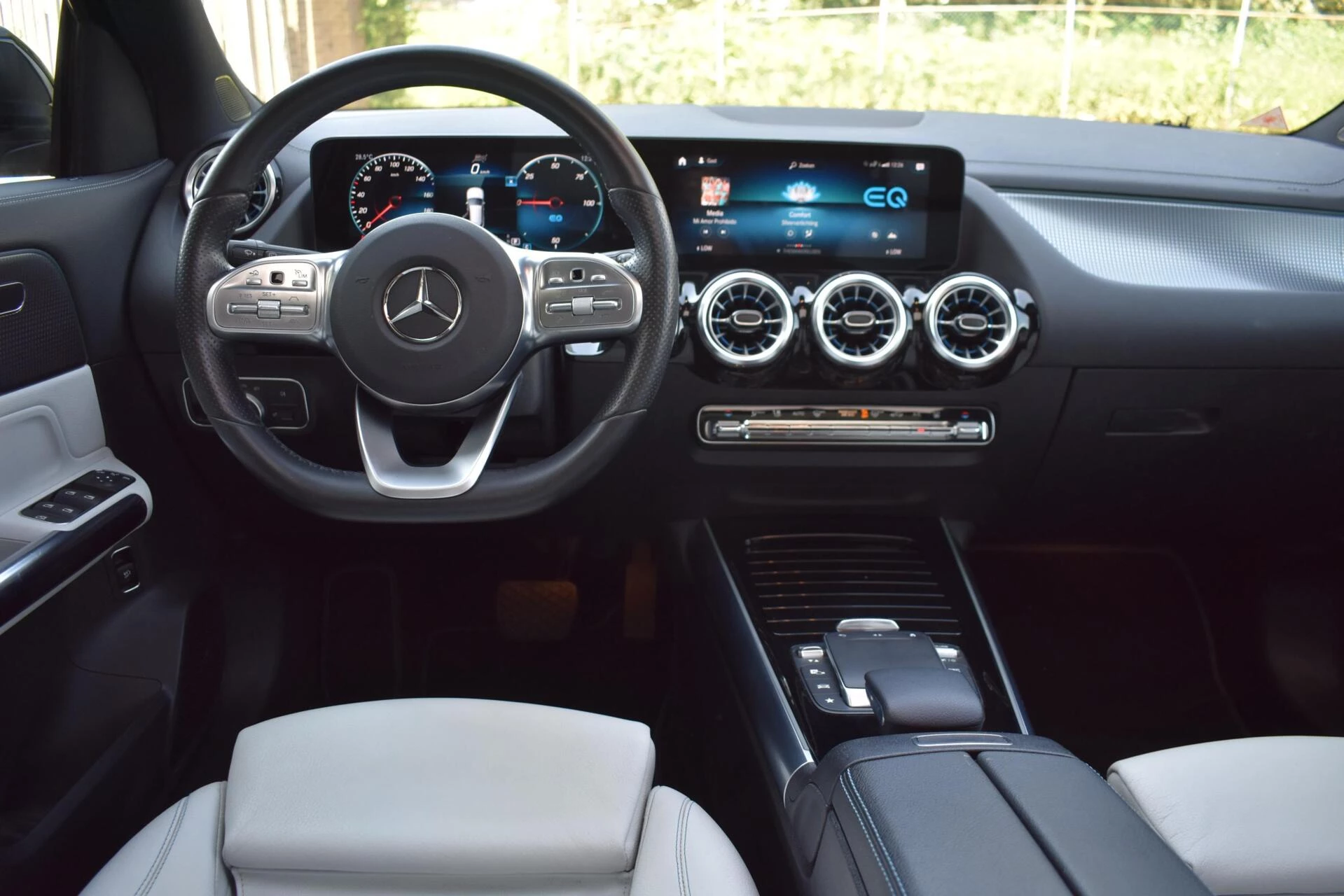 Hoofdafbeelding Mercedes-Benz EQA