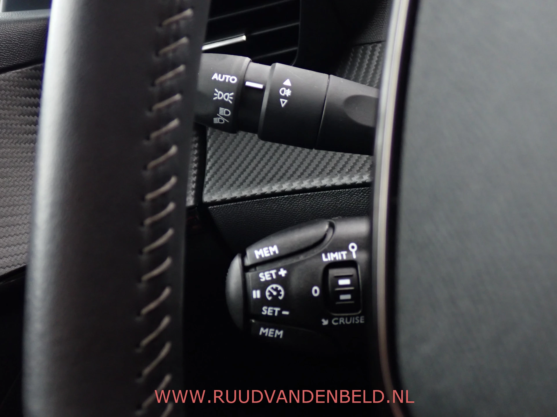 Hoofdafbeelding Peugeot e-208