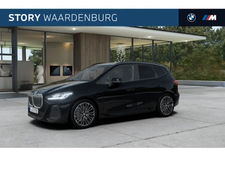 BMW 2 Serie Active Tourer 225e xDrive M Sport Automaat / Panoramadak / Trekhaak / Sportstoelen / Adaptieve LED / M Adaptief onderstel / Parking Assistant Plus / Head-Up / Comfort Access
