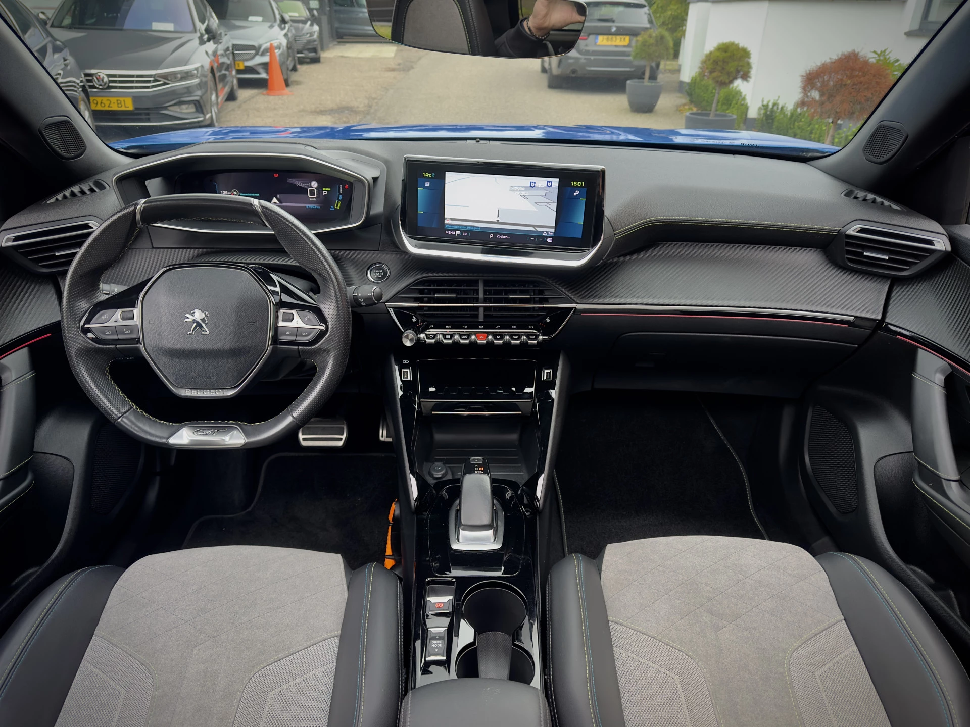 Hoofdafbeelding Peugeot e-2008