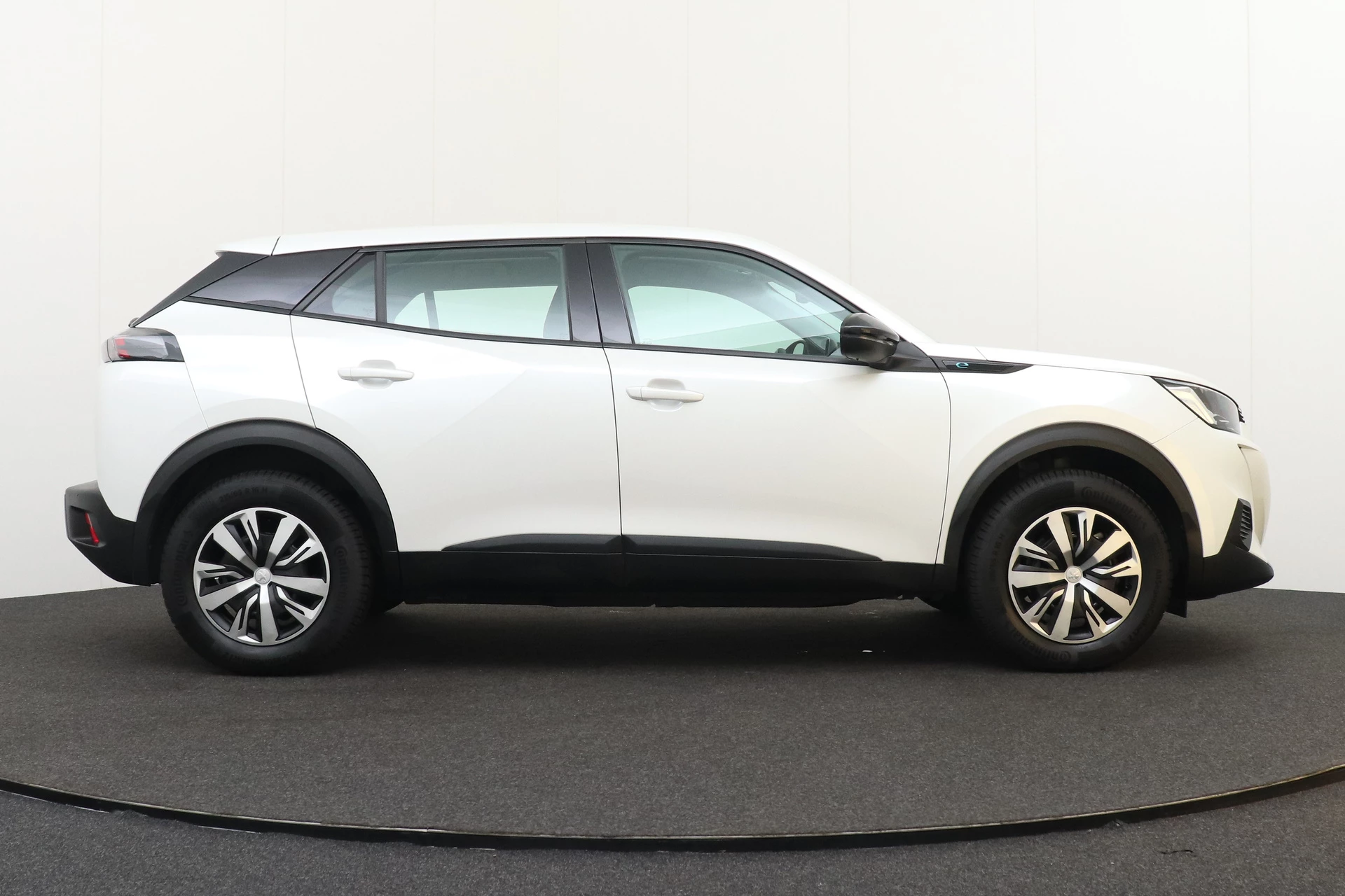 Hoofdafbeelding Peugeot e-2008