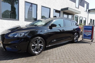 Hoofdafbeelding Ford Focus Ford Focus 1.0 EBH ST L. XBNS