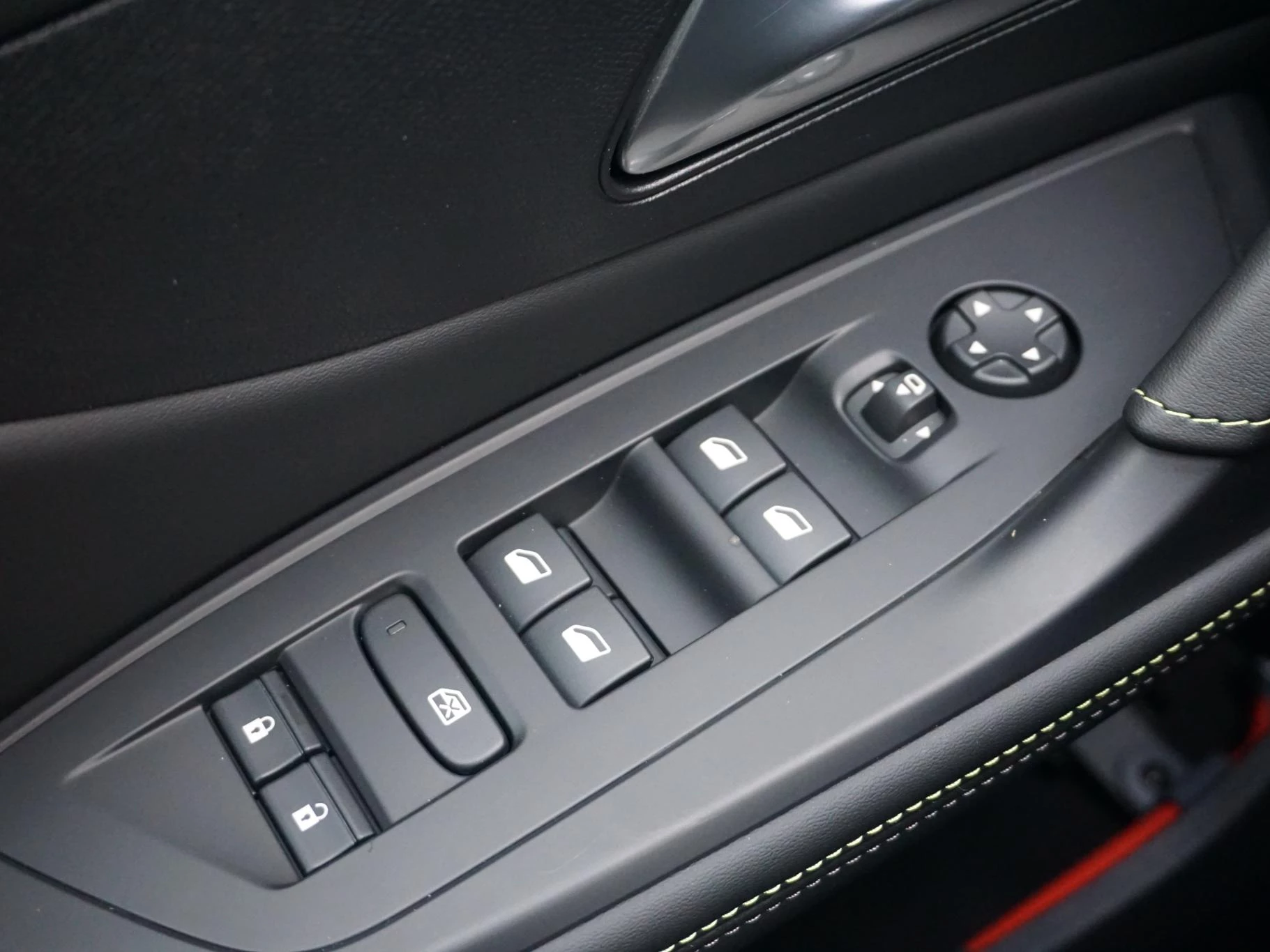 Hoofdafbeelding Peugeot e-308