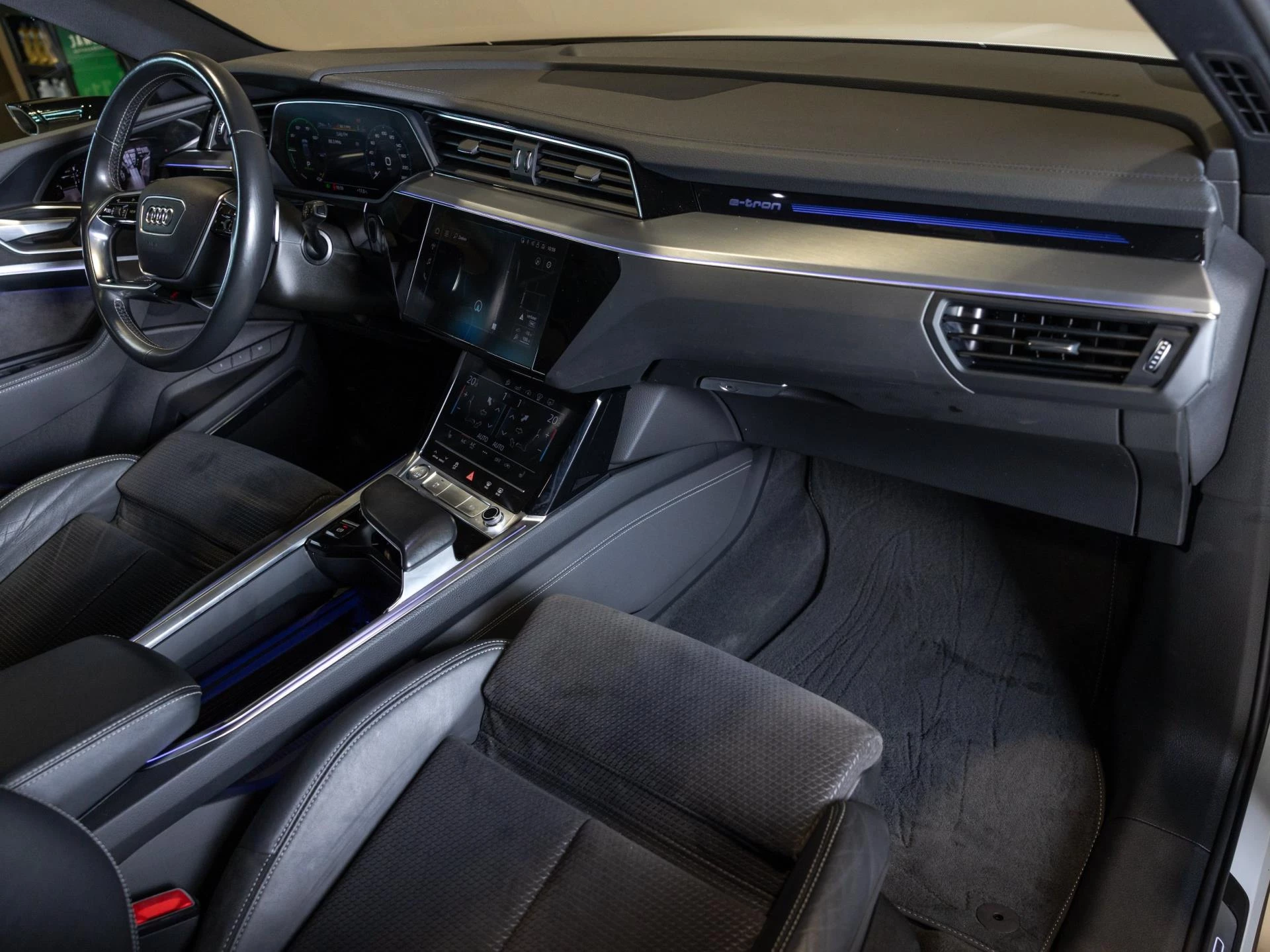 Hoofdafbeelding Audi e-tron