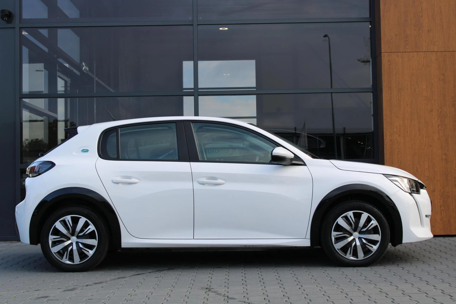 Hoofdafbeelding Peugeot e-208