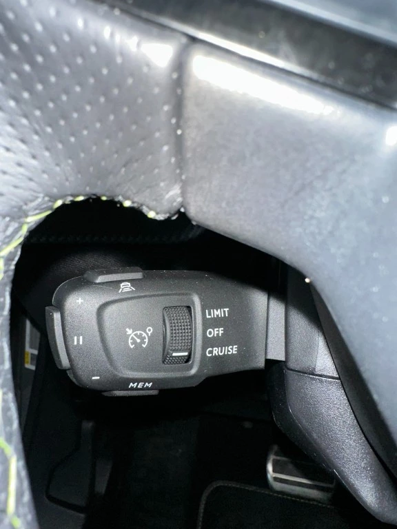 Hoofdafbeelding Peugeot e-2008