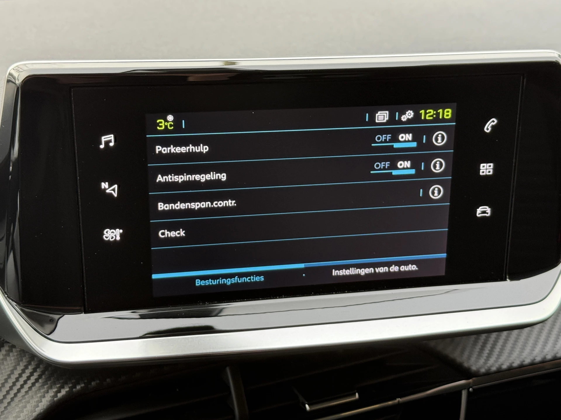 Hoofdafbeelding Peugeot e-2008