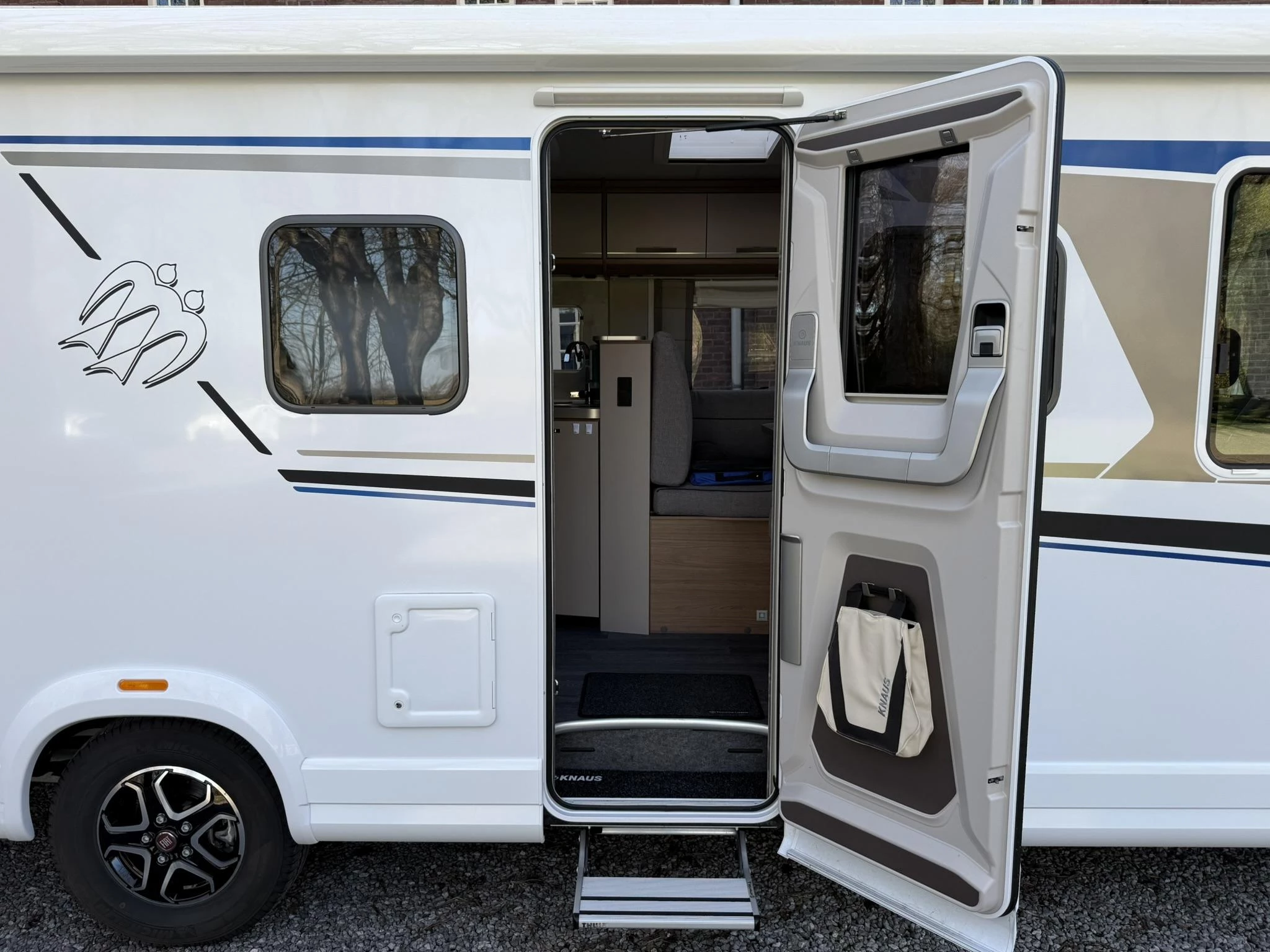 Hoofdafbeelding Knaus R12 700 MEG Live 3300Km. Nieuwstaat, zeer compleet