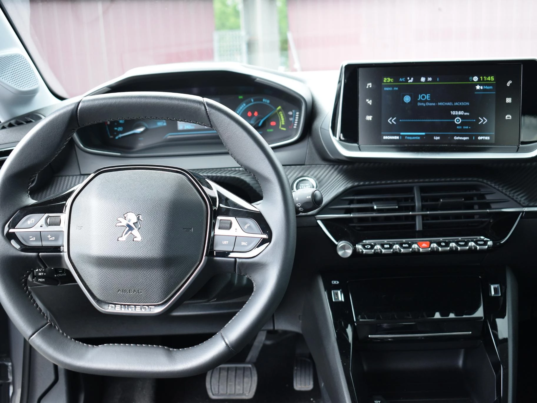 Hoofdafbeelding Peugeot e-208