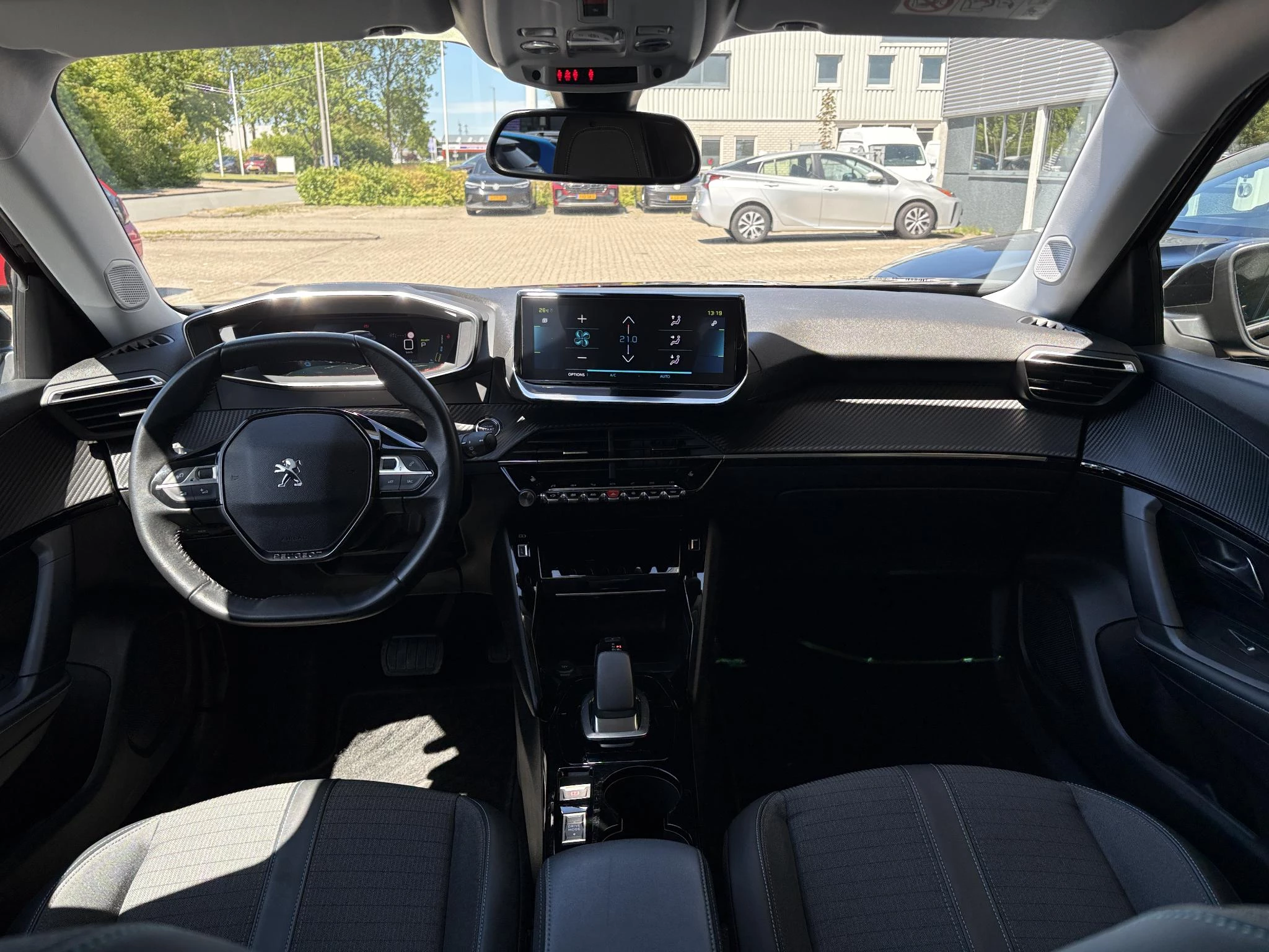 Hoofdafbeelding Peugeot e-2008