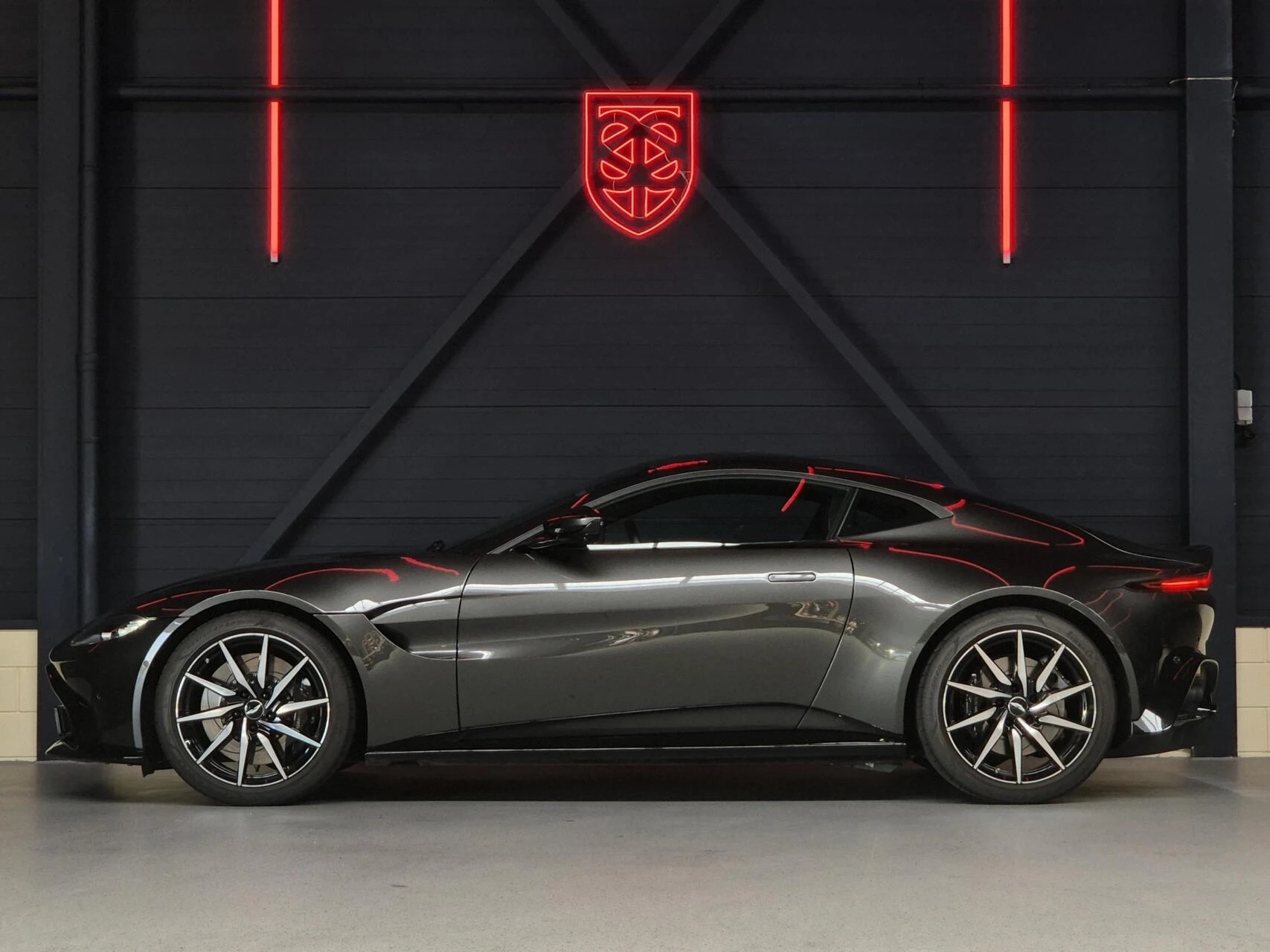 Hoofdafbeelding Aston Martin V8 Vantage