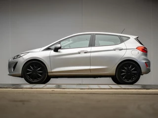 Ford Fiesta 1.1 Trend Sport (APPLE CARPLAY,NAVI,LED,CRUISE,LANE ASSIST,DAB,SPORTSTOELEN,NIEUWE APK,NETTE STAAT)