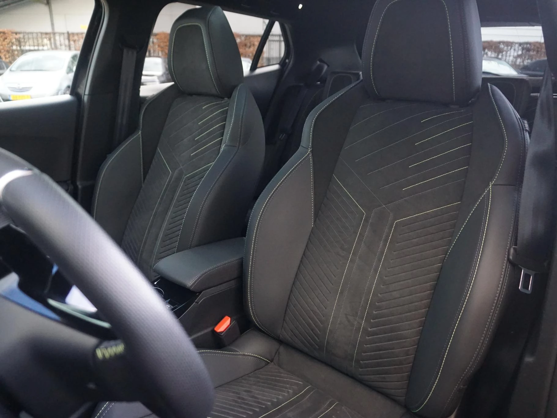 Hoofdafbeelding Peugeot e-2008