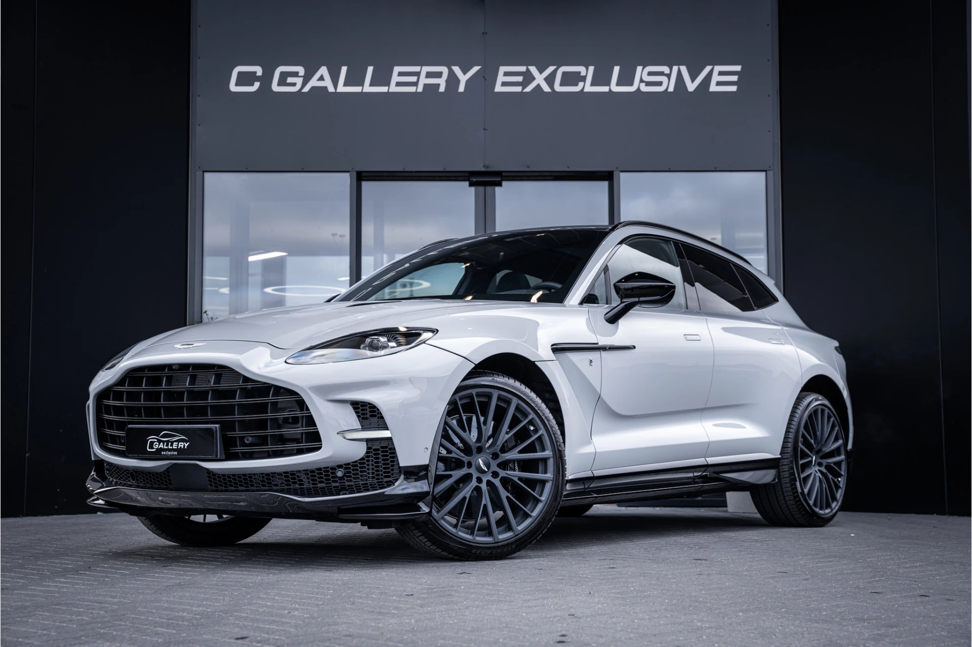 Hoofdafbeelding Aston Martin DBX