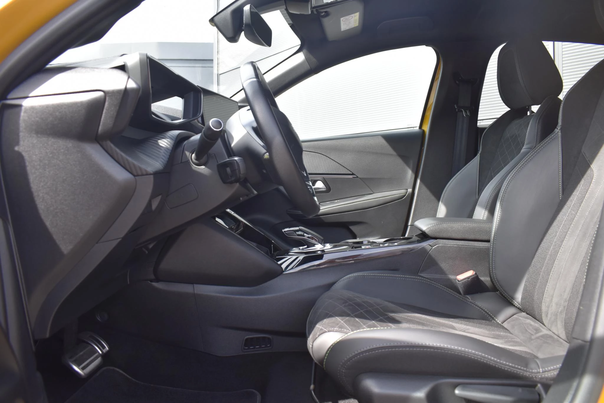 Hoofdafbeelding Peugeot e-208