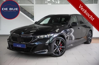 Hoofdafbeelding BMW 5 Serie BMW 5-serie Touring 550e xDrive M-Sport Pro|NAP|1ste Eig|BTW Auto|Trekaak|Panoramadak|Bowers & Wilkins|Head-Up|Carbon|Dealer Onderhouden