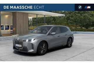 Hoofdafbeelding BMW iX BMW iX xDrive45 M Sport / Panoramadak Sky Lounge / Trekhaak / M Multifunctionele Stoelen / Soft-Close / Parking Assistant Professional / Active Steering