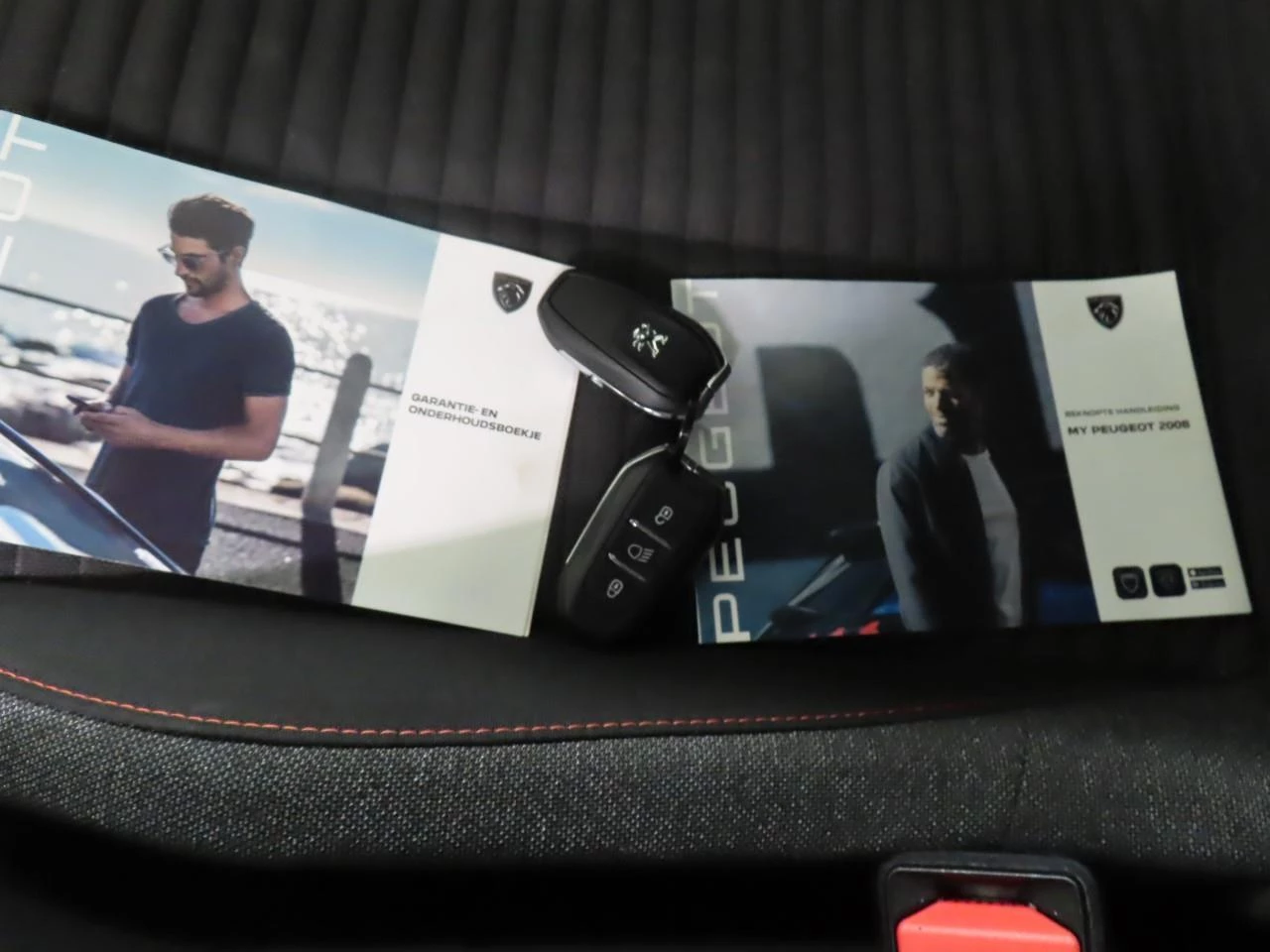 Hoofdafbeelding Peugeot e-2008