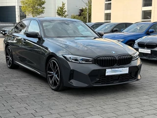 Hoofdafbeelding BMW 3 Serie BMW 3 Serie 320d xDrive M-SPORT ** LED, NAVI+, HALF-LEDER, HuD, ACC, 19-inch LMV, DRAVIT GRAU ** 1e EIG - UNFALLFREI - BMW GAR ** ** INFORMEER OOK NAAR ONZE AANTREKKELIJKE FINANCIAL-LEASE TARIEVEN **