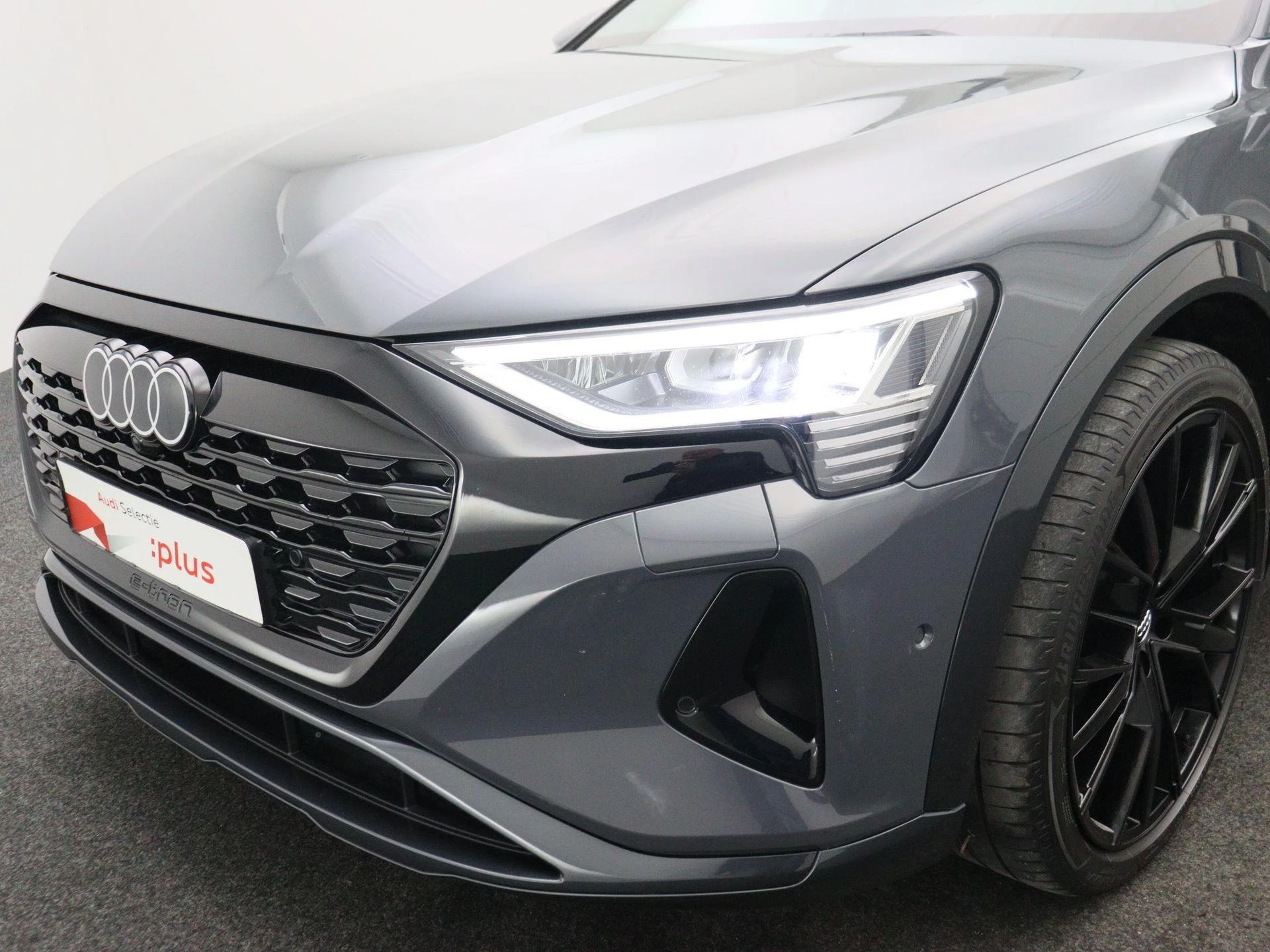 Hoofdafbeelding Audi Q8 e-tron