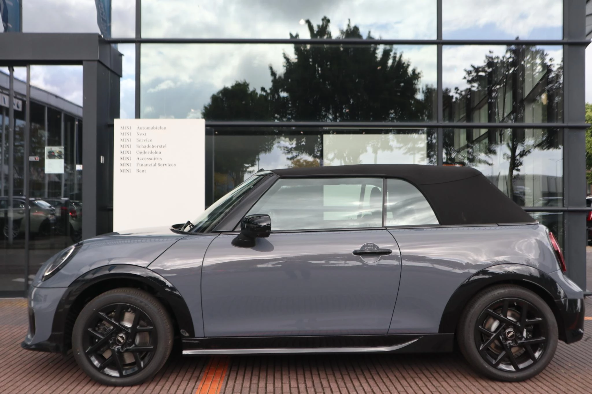 Hoofdafbeelding MINI Cabrio