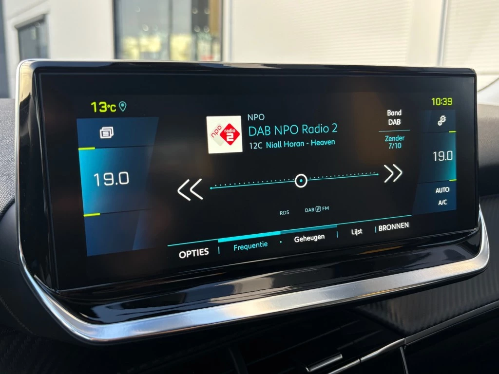 Hoofdafbeelding Peugeot e-2008