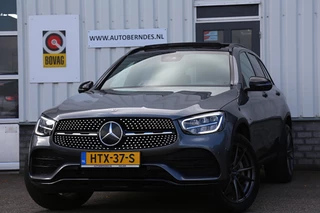 Mercedes-Benz GLC 300e 4MATIC Plug in hybride PHEV AMG*Perfect Onderh.*1ste Eig.*Pano/Elek. Trekhaak/Night/Sfeer/Digi. Cockpit/Dodehoek/Half Leder/Stoelverw./Elek. Klep/Camera/LED/Apple Carplay-Android/Parkeersens.V+A/19 inch LM*