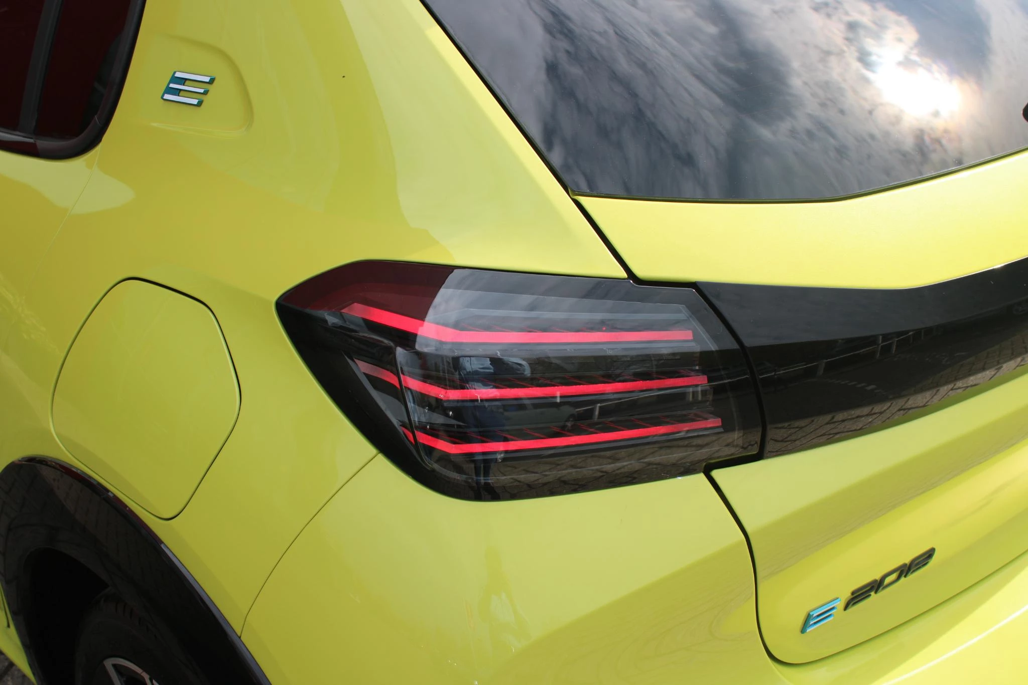 Hoofdafbeelding Peugeot e-208