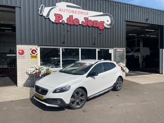 Volvo V40 Cross Country 1.6 D2 MOMENTUM (Distributie + Waterpomp vervangen!) TREKHAAK!